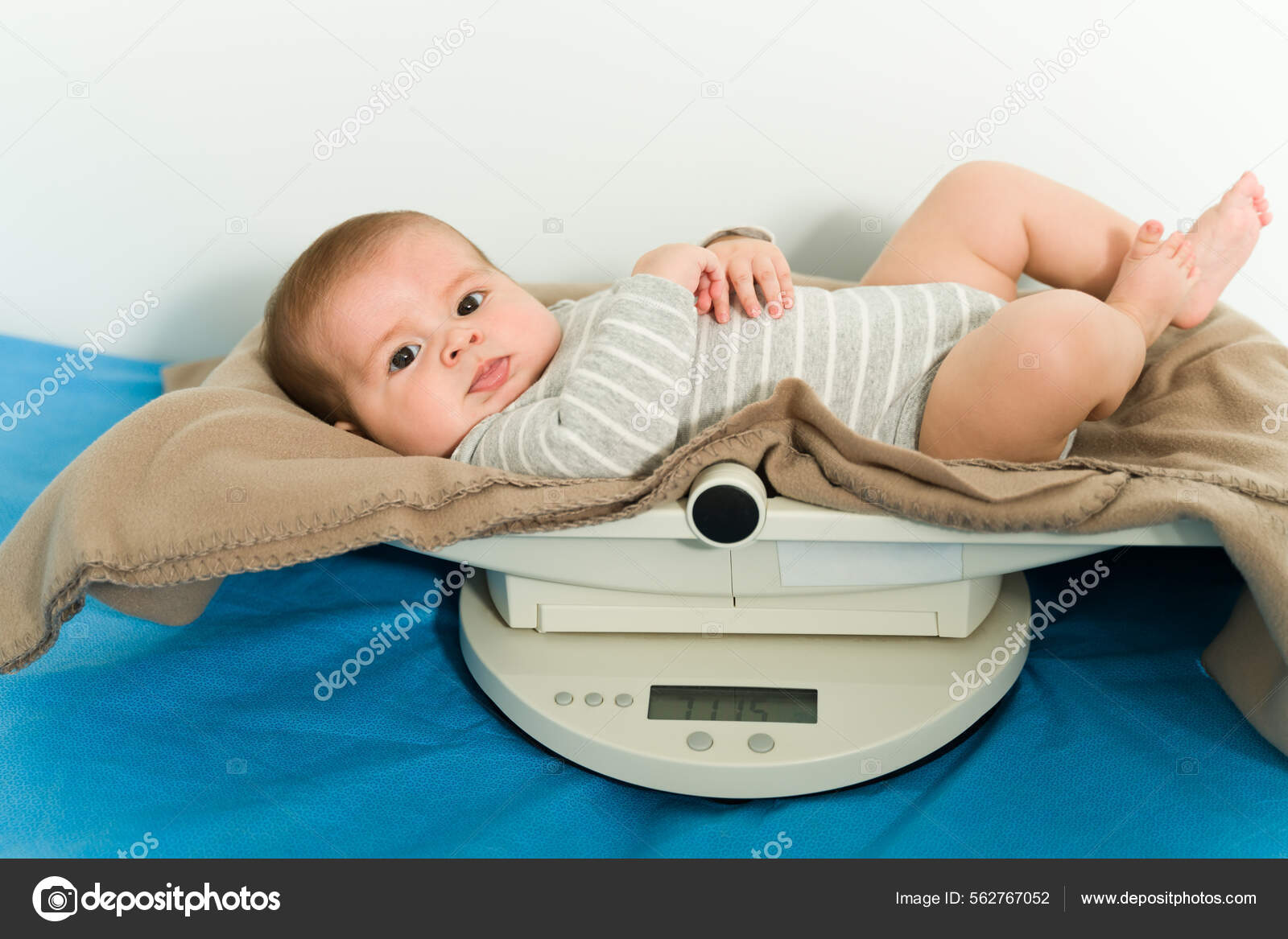 Portrait Adorable Cute Newborn Baby Scale Pediatrician's Office Medical  Examination Stock Photo by ©tonodiaz 562767052