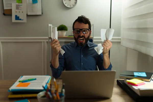 Portrait Angry Frustrated Man Feeling Stressed While Working Very Late — 스톡 사진