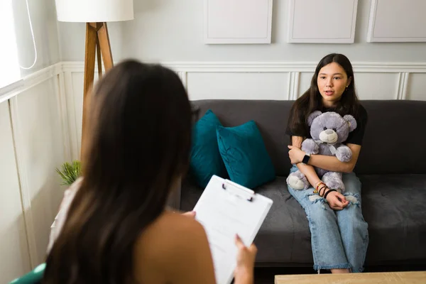 Beautiful Teen Girl Hugging Teddy Bear Recovering Depression While Therapy — Stock Photo, Image