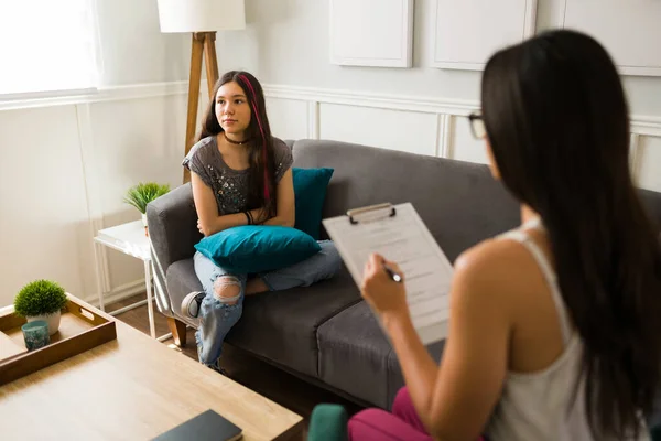 Angry Teen Girl Having Negative Attitude Therapy Session Psychologist — Stock Photo, Image