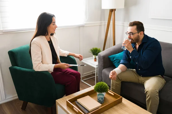 Beautiful Female Psychologist Giving Glass Water Man Depression Patient Talking — Stock Photo, Image