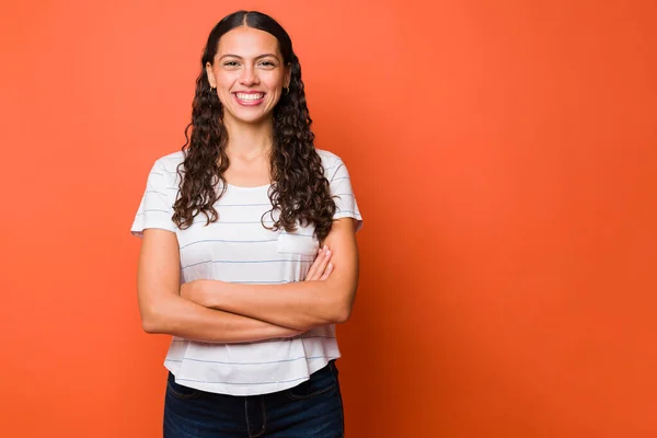 Studio Shot Gorgeous Latin Young Woman Smiling Folded Arms Next — ストック写真