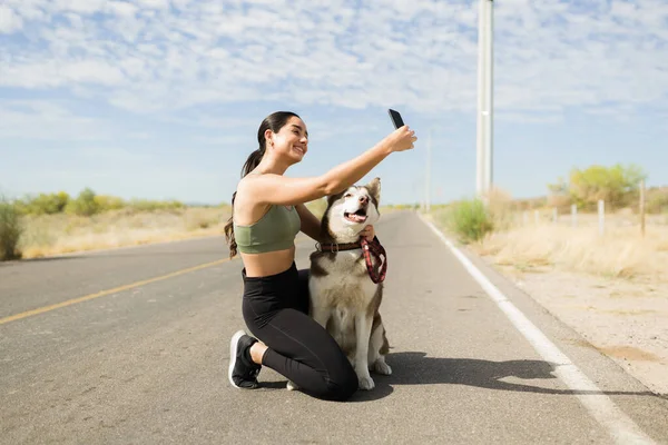 Gorgeous Latin Woman Smiling While Taking Selfie His Husky Dog — Stok Foto