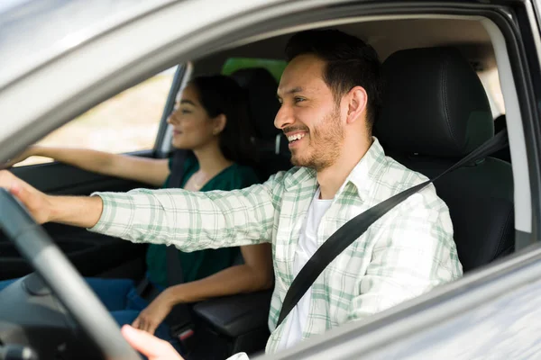 Side View Cheerful Latin Man Driving While Laughing His Girlfriend — ストック写真