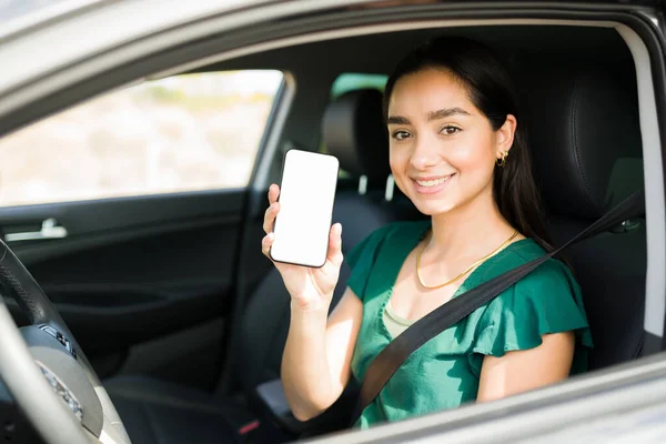 Attractive Female Driver Showing Her Smartphone Screen Ready Pick Passenger — Stockfoto