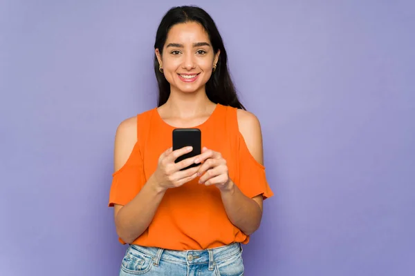 Smiling Young Woman Texting Her Friends Family Posting Social Media — Stockfoto