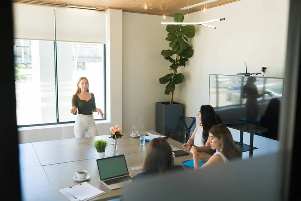 Beautiful Female Boss Giving Work Presentation Project Her Female Workers — Stock Photo, Image