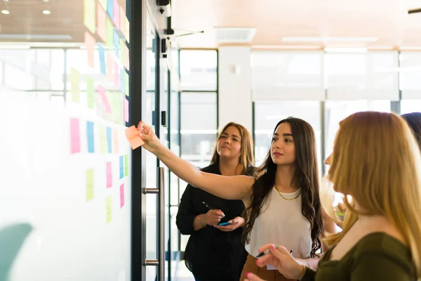 Smart Young Women Working Team Brainstorming Together While Putting Sticky — Fotografia de Stock