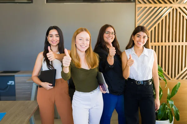 Diverse Businesswomen Giving Thumbs Empowering Women Workspace While Doing Excellent — Stockfoto