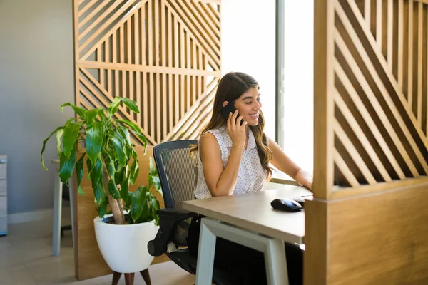 Cheerful Businesswoman Talking Phone Client Her Office Desk Taking Sales — Stok fotoğraf