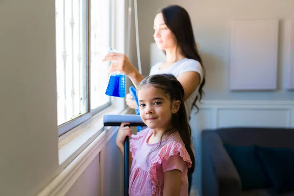 Cute Hispanic Little Girl Smiling Making Eye Contact While Cleaning — Stock Photo, Image