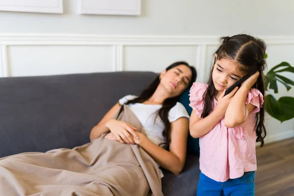 Worried Little Girl Calling Doctor Phone Asking Help Because Her — Stock Photo, Image