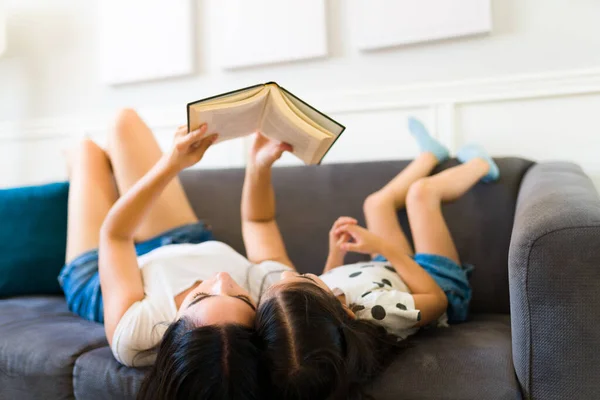 Beautiful Loving Mom Young Kid Reading Together Children Book While — Stock Photo, Image