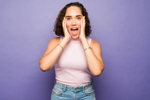 Surprised Young Woman Curly Hair Looking Very Excited Screaming Happiness — Stock Photo, Image