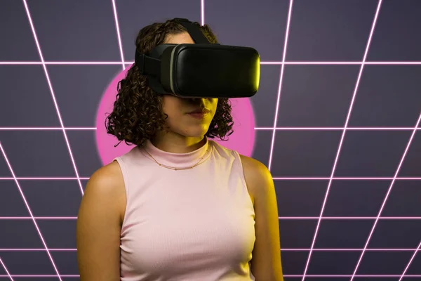 Beautiful Caucasian Woman Metaverse Simulation Using Virtual Reality Glasses Front — Φωτογραφία Αρχείου