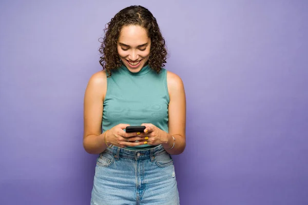 Super Happy Woman Laughing Texting Friends Her Smartphone Looking Social — Fotografia de Stock