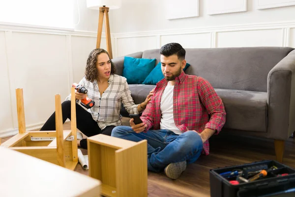 Angry Woman Fighting Arguing Annoyed Young Man While Using Drill — Stock Photo, Image