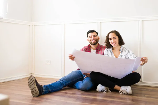 Cheerful Young Woman Man Smiling While Planning Renovating New Space — Stock Photo, Image