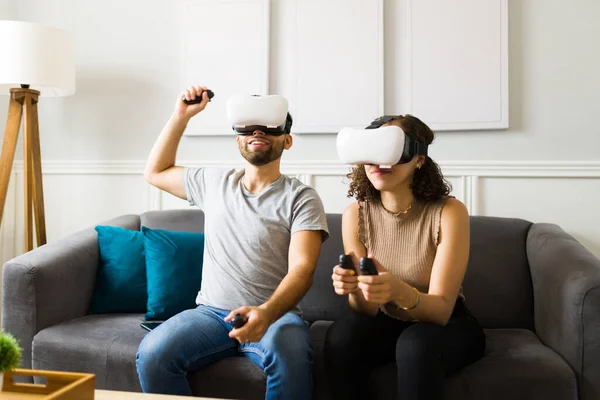 Happy Young Couple Wearing Virtual Reality Glasses Smiling While Playing — Φωτογραφία Αρχείου