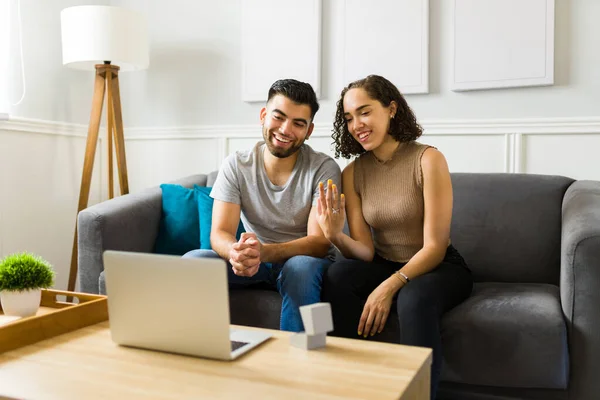 Cheerful Couple Love Feeling Excited While Announcing Engagement Video Call — Stock Photo, Image