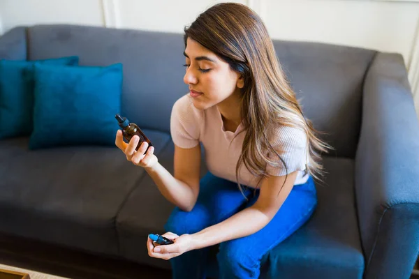 Gorgeous Young Woman Reading Ingredients Instructions Use Hemp Cbd Oil — Stock Photo, Image