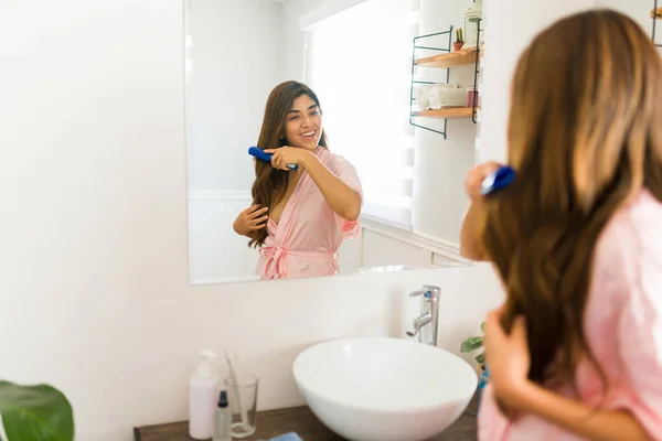 Excited Latin Woman Wearing Sleeping Gown Brushing Her Hair While — Foto de Stock