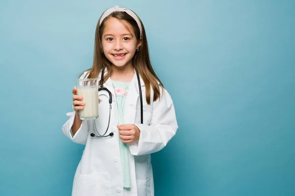 Adorable Elementary Girl Aspiring Doctor Career Wearing Lab Coat Stethoscope —  Fotos de Stock