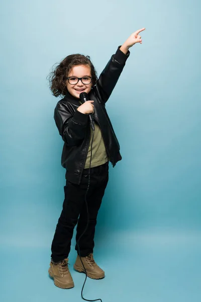 Full Length Excited Boy Aspiring Rock Star Musician While Playing — Zdjęcie stockowe