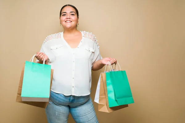 Portrait Cheerful Obese Woman Smiling Holding Her Shopping Bags Buying — Zdjęcie stockowe