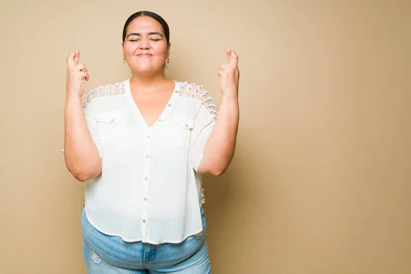 Lucky Obese Latin Woman Crossing Her Fingers Making Wish Make — 图库照片