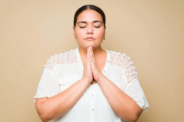 Faithful Size Woman Praying Meditating While Looking Relaxed Yellow Background — Stok fotoğraf