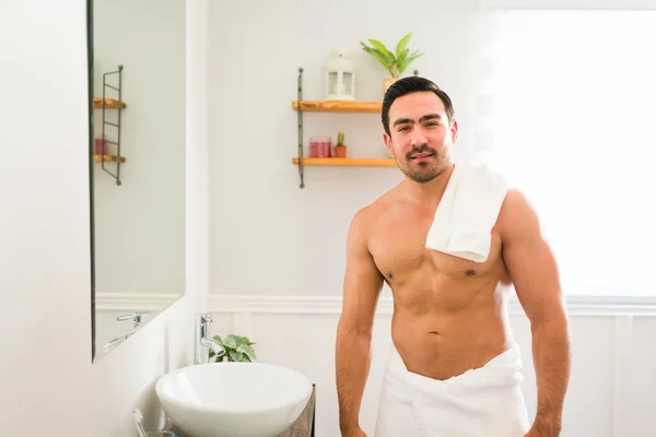 Portrait Handsome Hispanic Muscular Man Making Eye Contact Wearing Towel — Zdjęcie stockowe