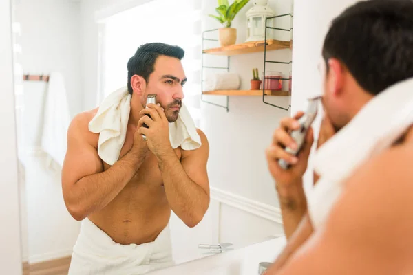 Muscular Young Man Using Towel Beard While Getting Ready Bathroom — Stock fotografie