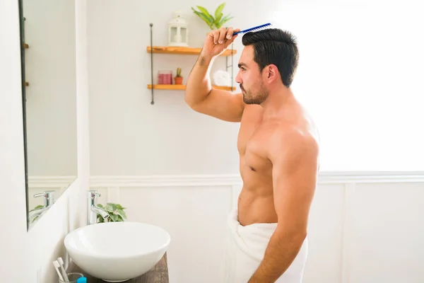 Profile Handsome Strong Man Looking Bathroom Mirror Combing His Hair — Foto Stock