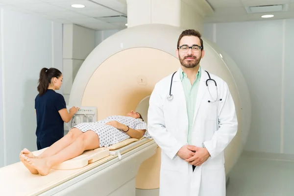 Attractive Doctor Lab Coat Doing Magnetic Resonance Test Female Patient — Fotografia de Stock