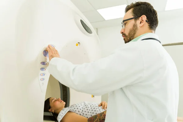 Caucasian Male Radiologist Seen Starting Machine Cat Scan Tomography Female — 스톡 사진