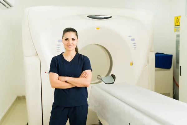 Female Radiologist Smiling While Waiting Patient Medical Test Cat Scan — Fotografia de Stock