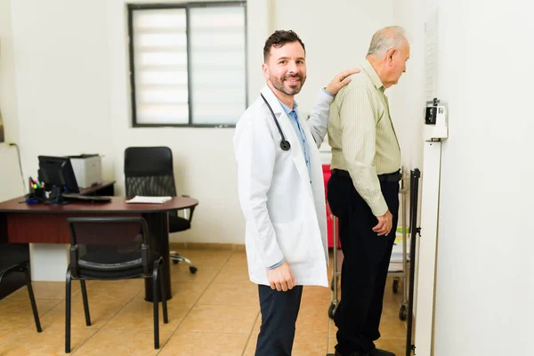 Happy Doctor Smiling Looking Cheerful While Doing Medical Check Older — Stockfoto