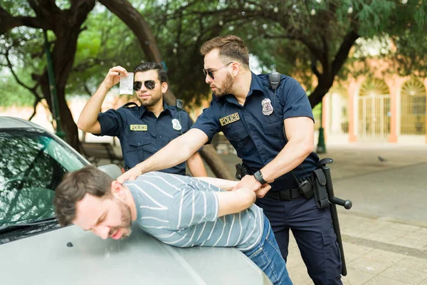 Policejní Agenti Službě Zatýkají Podezřelého Obchodu Drogami Ulici — Stock fotografie