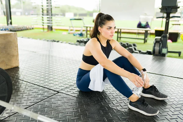 Strong Sporty Woman Drinking Water While Resting Gym Doing Deadlift — Stock Photo, Image