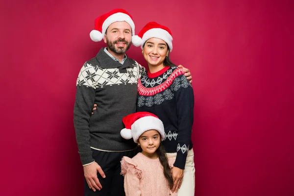 Happy Smiling Family Celebrating Holidays Wearing Christmas Sweaters Santa Hats — Stock Photo, Image