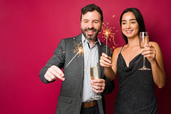 Attractive Couple Laughing While Playing Sparklers Drinking Champagne New Year — Stock Photo, Image