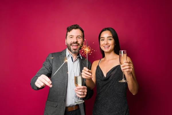 Latin Young Couple Using Sparkler Drinking Wine While Enjoying Formal — Stock Photo, Image