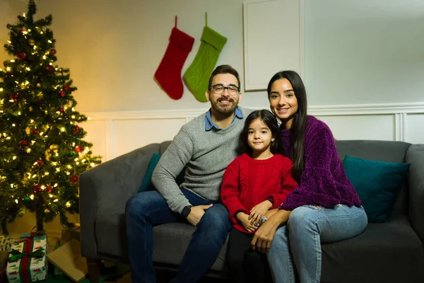 Portrait Happy Beautiful Family Sitting Sofa Smiling While Celebrating Christmas — Stock Photo, Image