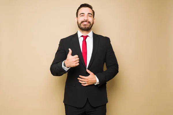 Inversor Abogado Exitoso Haciendo Pulgar Hacia Arriba Después Hacer Trabajo —  Fotos de Stock