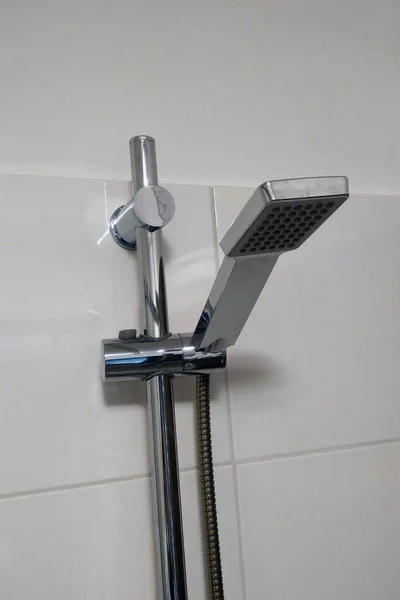 Banyodaki Modern Duşun Yakın Çekimi — Stok fotoğraf