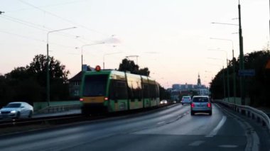 Poznan, Polonya, 24 Haziran 2021 Akşam trafiği