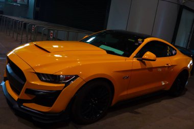 Wroclaw, Polonya, 15 Haziran 2021 modern güçlü turuncu Ford Mustang