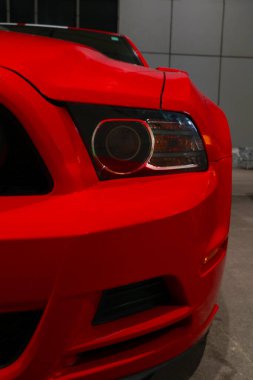 Wroclaw, Polonya, 1 Ağustos 2021: Güçlü bir Ford Mustang 'in Optikleri