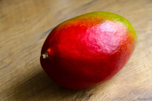 Dojrzałe Piękne Mango Stole Zdrowa Żywność — Zdjęcie stockowe